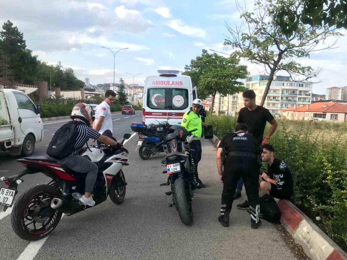 Bilecik\'te Otomobil ile Motosiklet Çarpıştı: 1 Yaralı