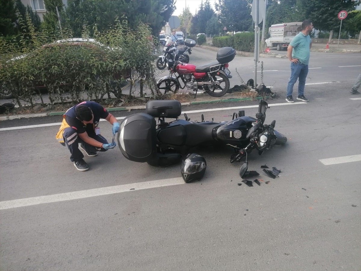 Samsun\'da motosiklet ile otomobil çarpıştı, sürücü yaralandı