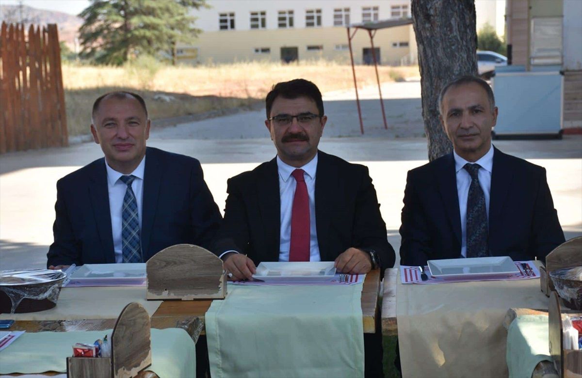 Milli Eğitim Bakanlığı Din Öğretimi Genel Müdürü Ahmet İşleyen, Kırıkkale\'de toplantılarda sivil toplum kuruluşu temsilcileri ve okul yöneticileriyle bir araya geldi