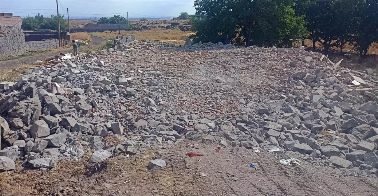 Diyarbakır Büyükşehir Belediyesi, deprem hasarlı yapıların yıkımını tamamladı