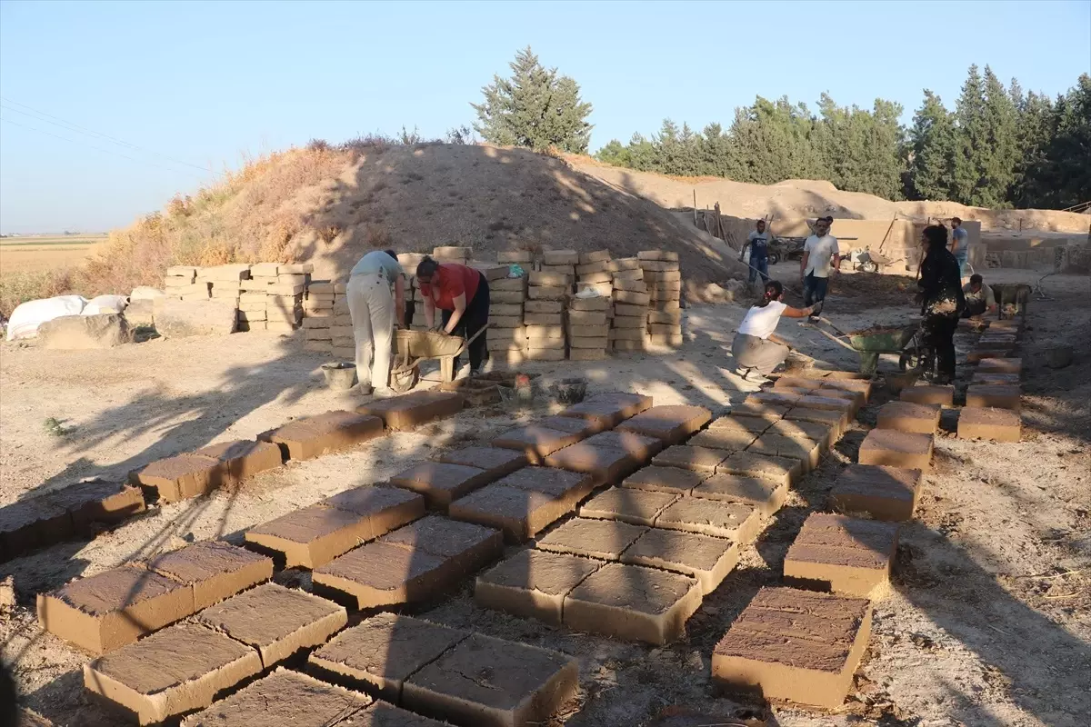 Hatay\'daki Aççana Höyük\'te Deprem Sonrası Onarım ve Koruma Çalışmaları