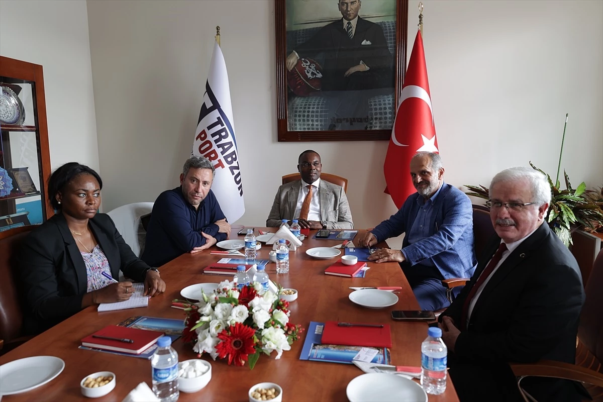 Ekvator Ginesi Ulaştırma Bakanı Trabzon Limanı\'nda İncelemelerde Bulundu