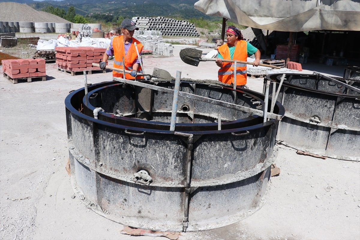 Zonguldak\'ta İki Kadın İşçi, Ailelerinin Geçimine Katkı Sağlıyor