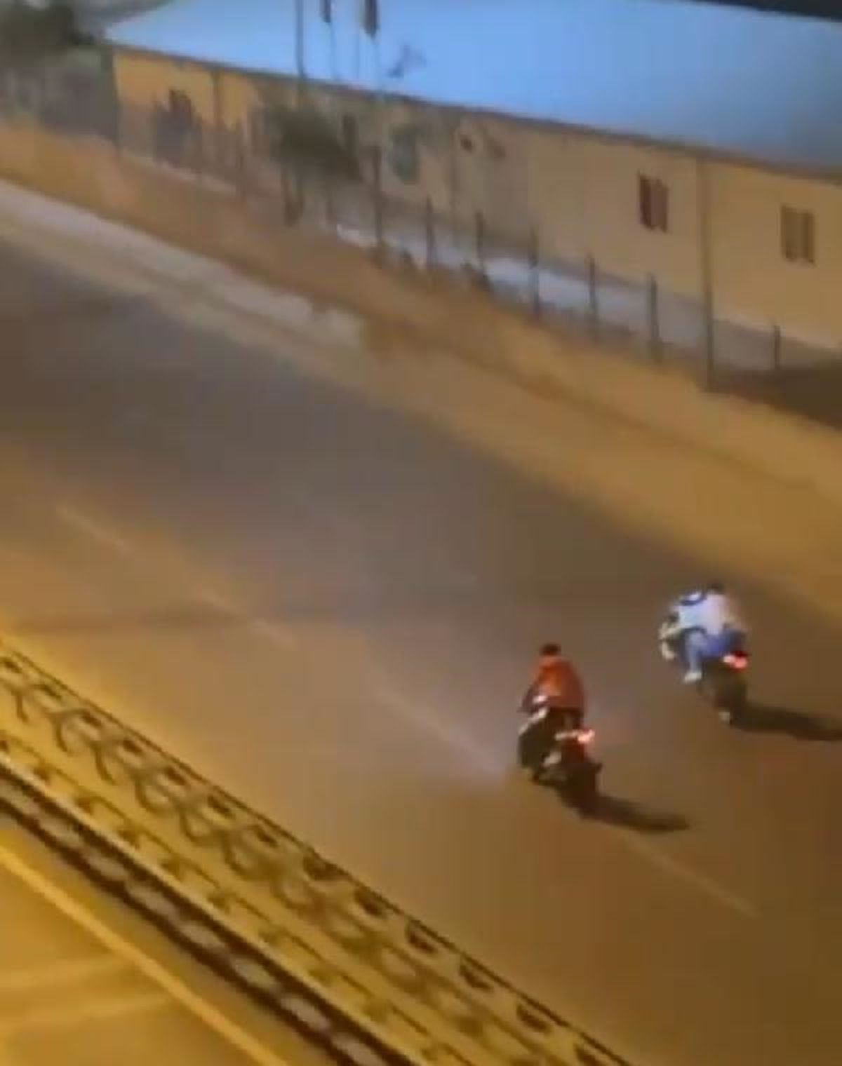 Esenler\'de Tehlikeli Motosiklet Gösterisi
