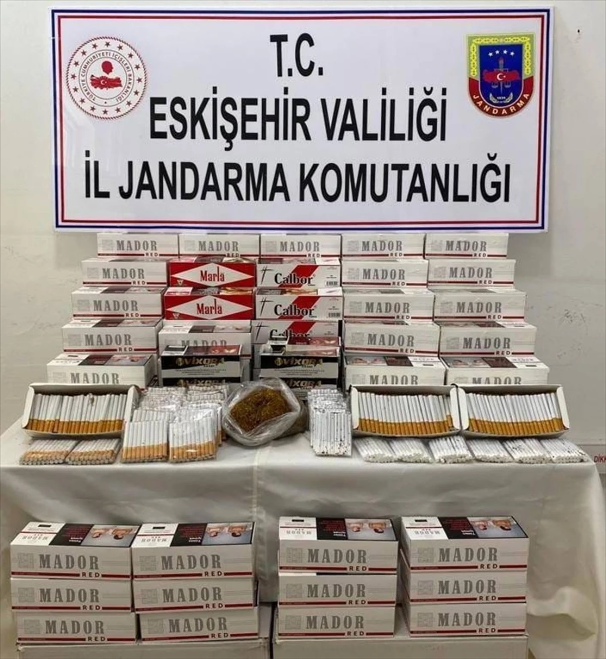 Eskişehir Alpu\'da Kaçak Tütün ve Makaron Operasyonunda Şüpheli Gözaltına Alındı