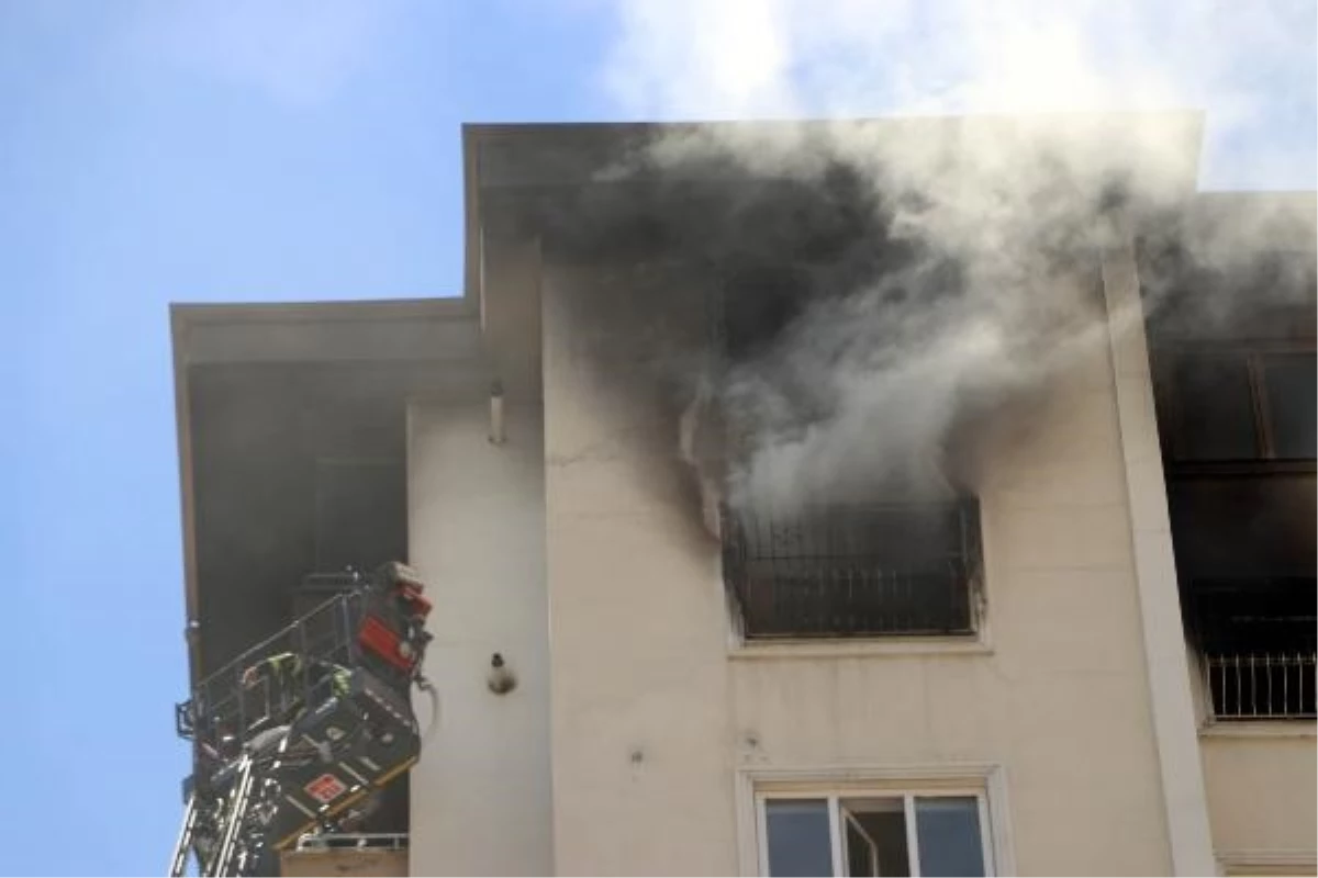 Gaziantep\'te 15 Katlı Apartmanda Yangın: 5 Kişi Dumandan Etkilendi