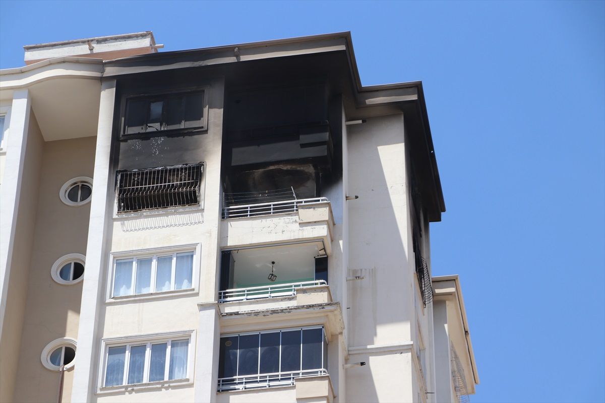 Gaziantep\'te 15 katlı binada çıkan yangında 5 kişi dumandan etkilendi