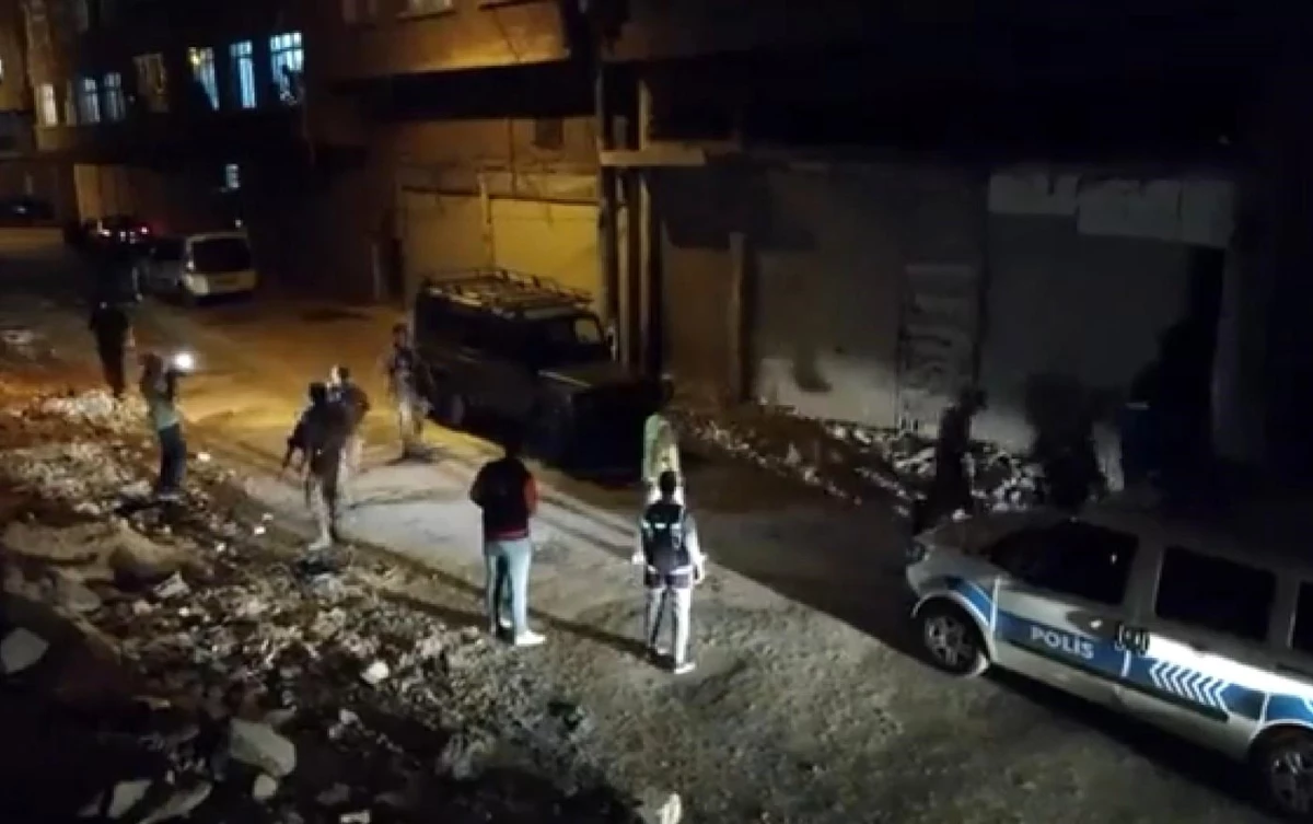 Gaziantep\'te \'Huzurlu Sokaklar\' Uygulamasında 2 Şahıs Yakalandı