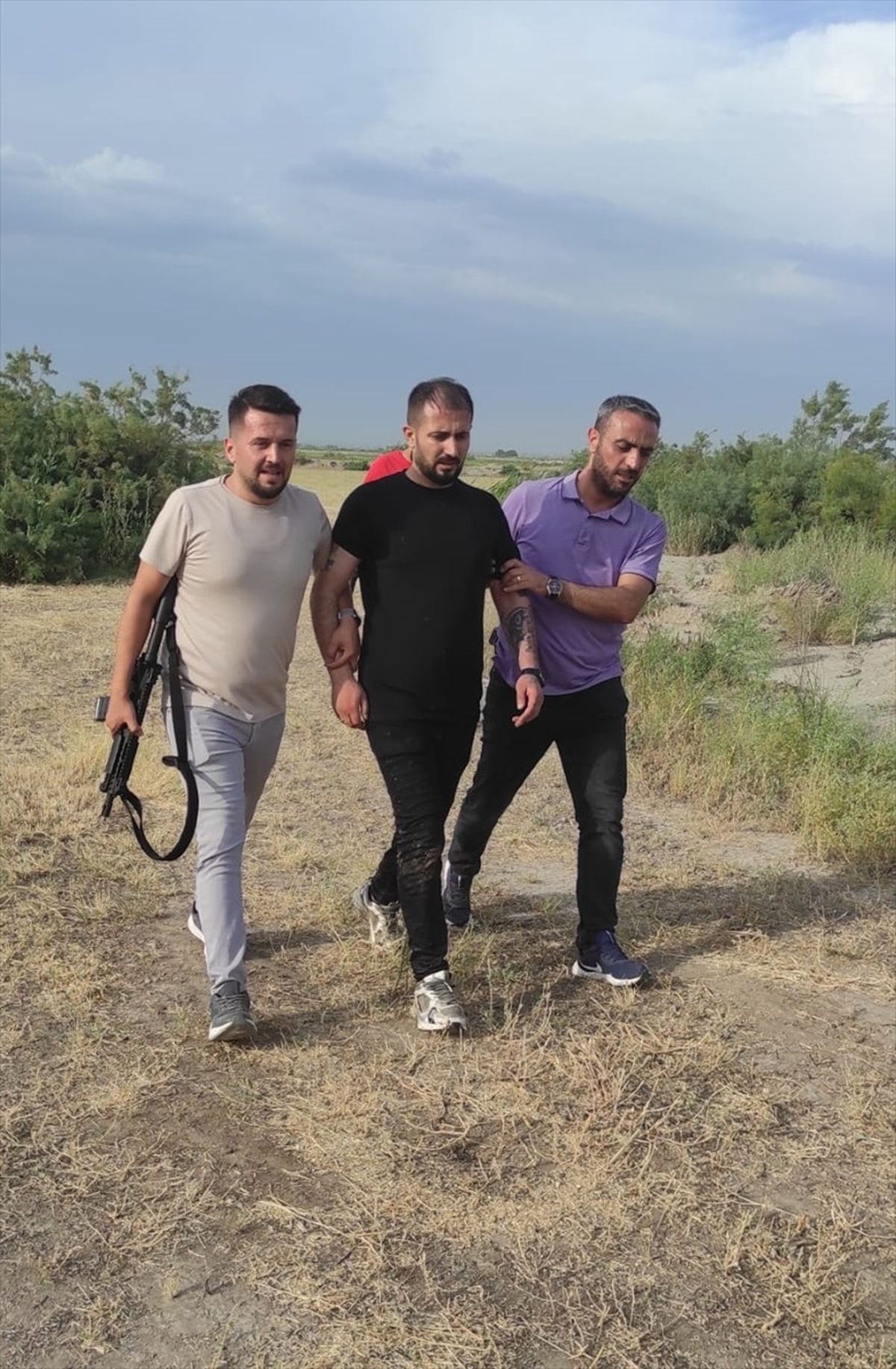 Iğdır\'da 13 Zanlı Göçmen Kaçakçılığından Tutuklandı