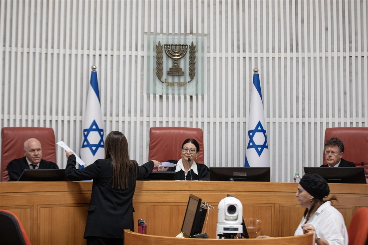 İsrail\'de Yüksek Mahkeme yargı düzenlemesi kapsamındaki yasanın iptalini görüşmeye başladı