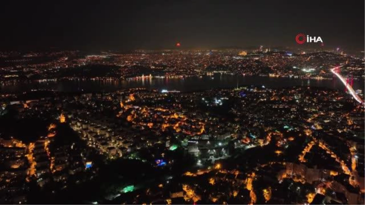 İstanbul\'da hayran bırakan Süper Ay manzarası