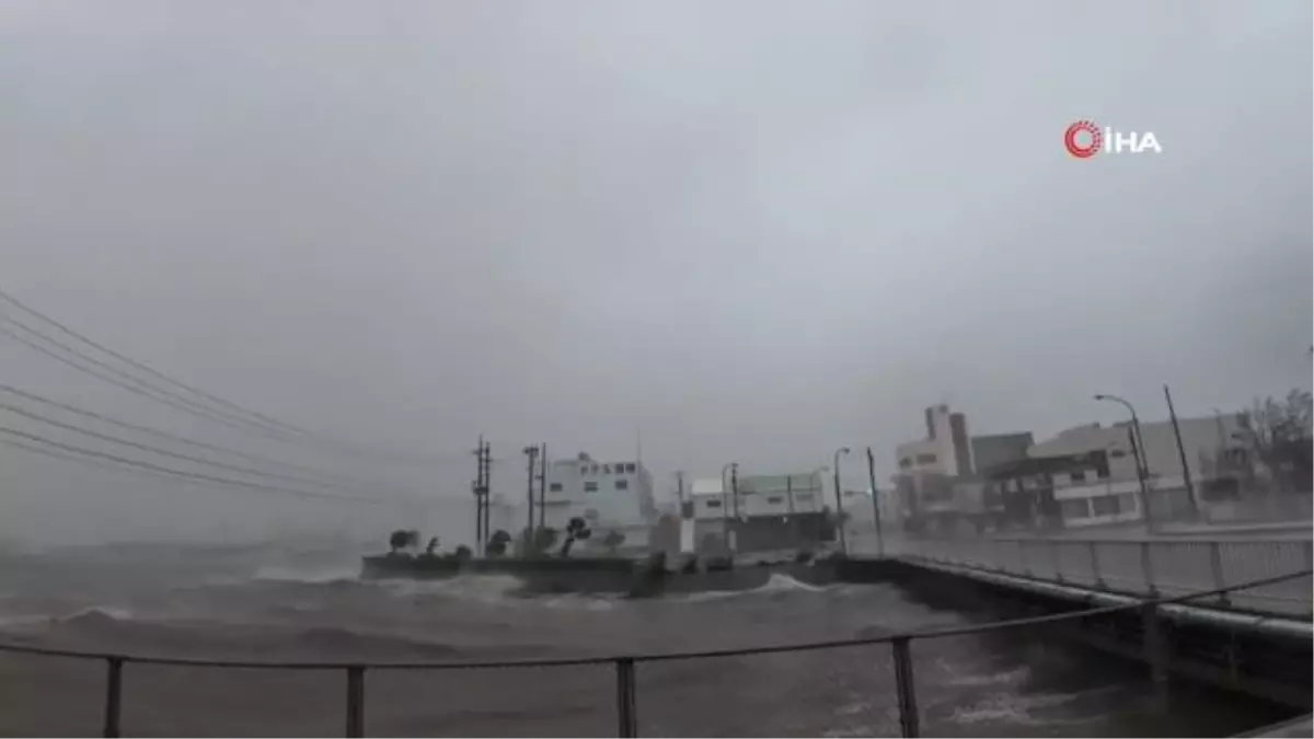 Japonya\'da Khanun Tayfunu\'nda ölü sayısı 2\'ye yükseldi