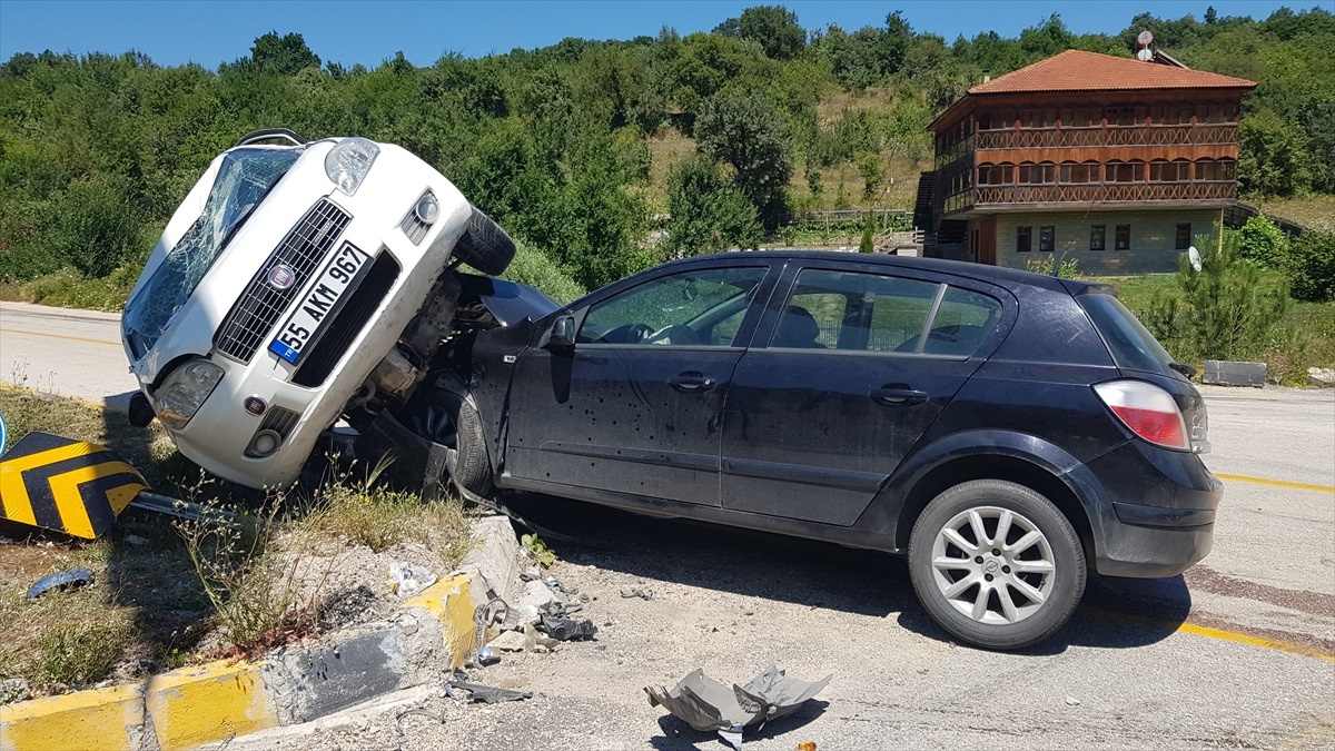 Safranbolu\'da Otomobil Kazası: 1 Çocuk Hayatını Kaybetti, 8 Kişi Yaralandı