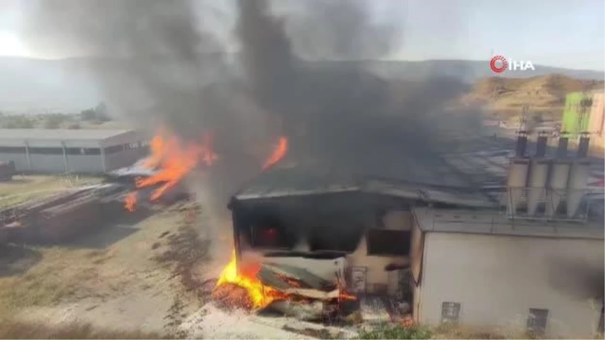 Kastamonu'da ahşap kapı boya atölyesi alevlere teslim oldu