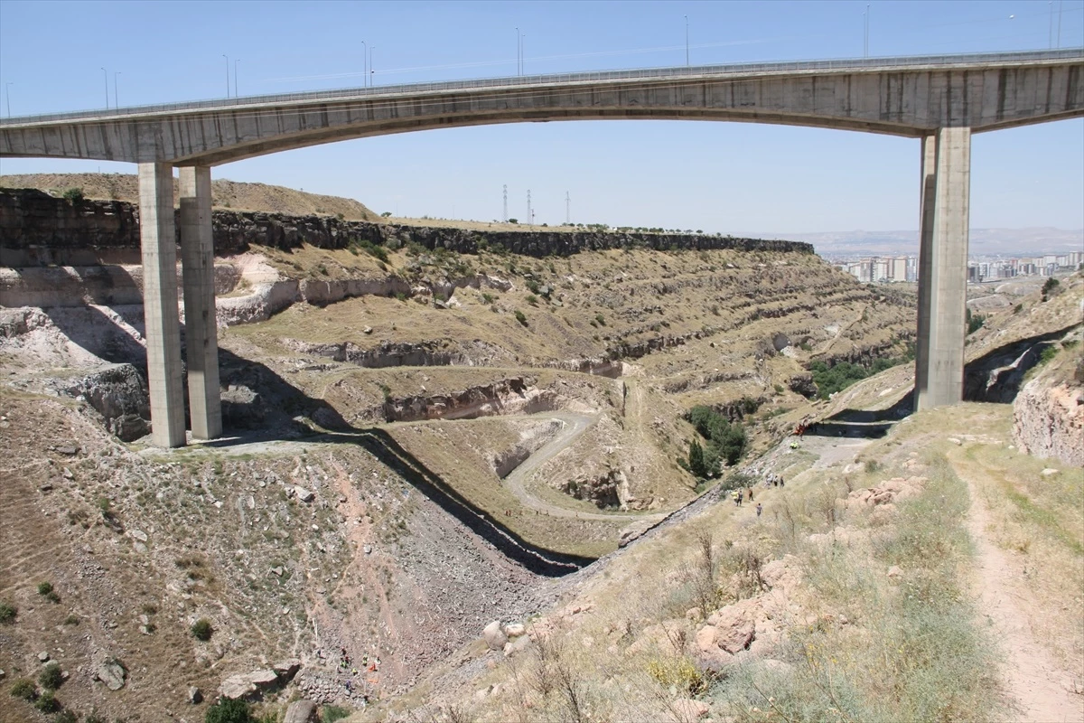 Kayseri\'de Kayıp Öğrenci Viyadük Altında Ölü Bulundu