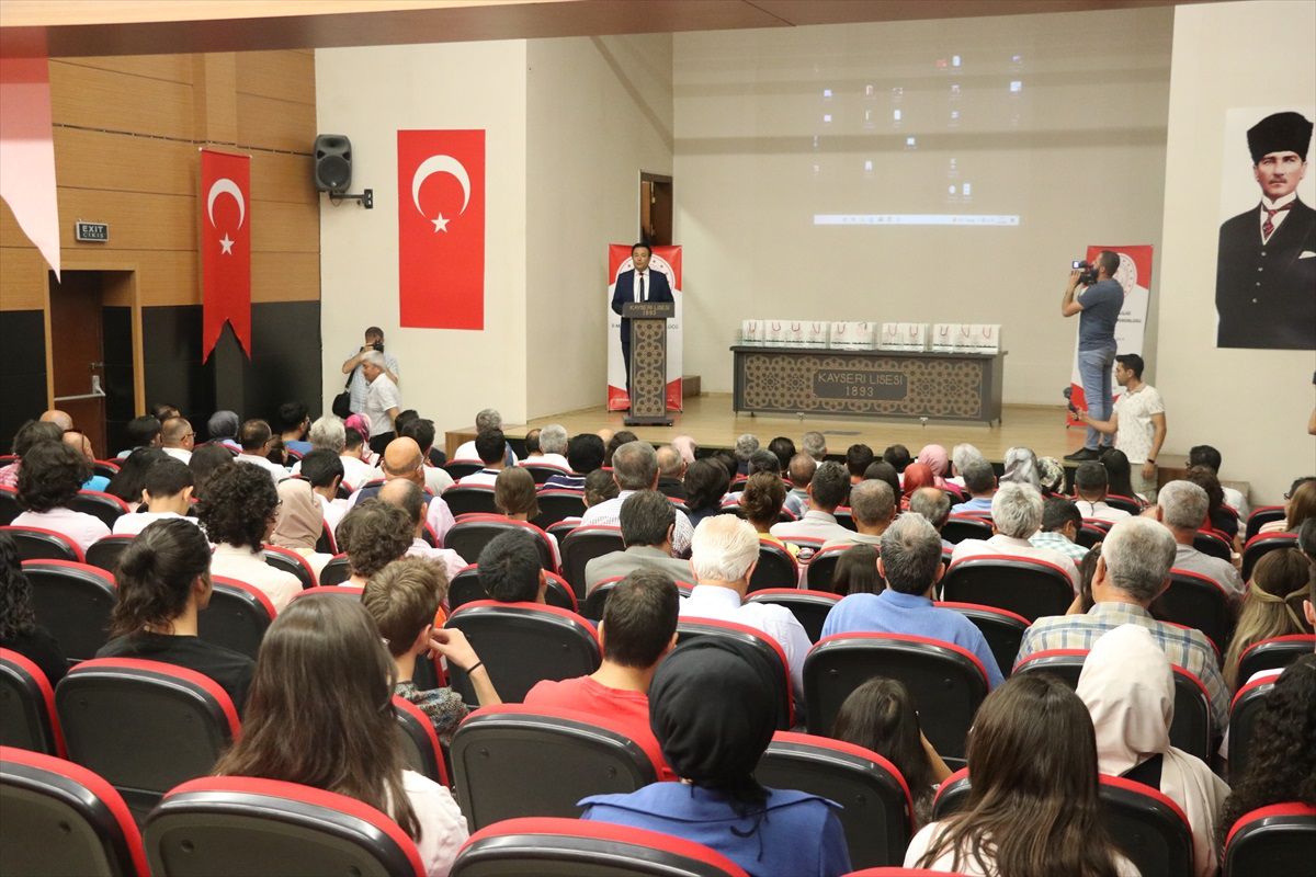 Kayseri\'de LGS ve YKS Başarılı Öğrencilere Ödül Töreni