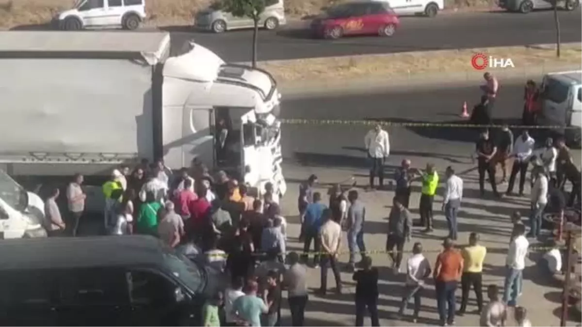 Kazada tırın camından içeri giren demir çubuklar nedeniyle 19 yaşındaki genç hayatını kaybetti