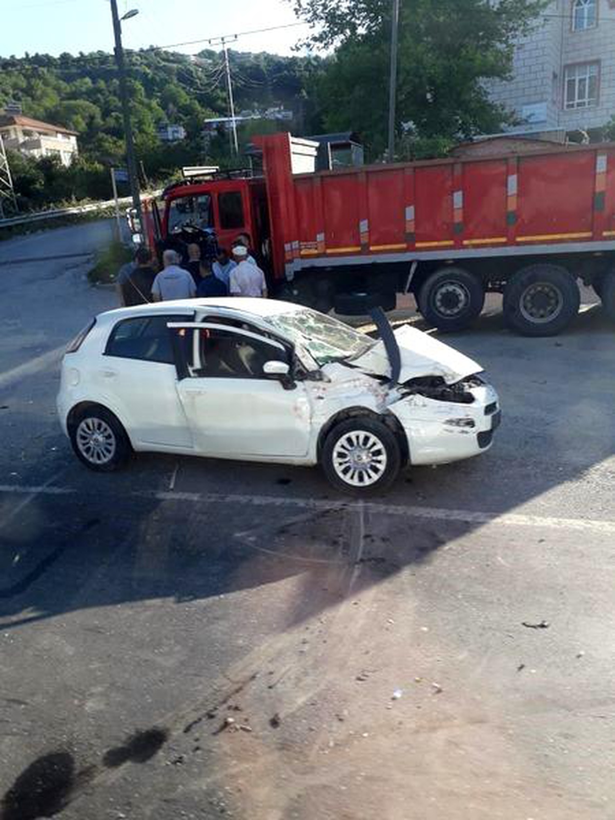 Zonguldak\'ta otomobil ile kamyon çarpıştı: 1 yaralı
