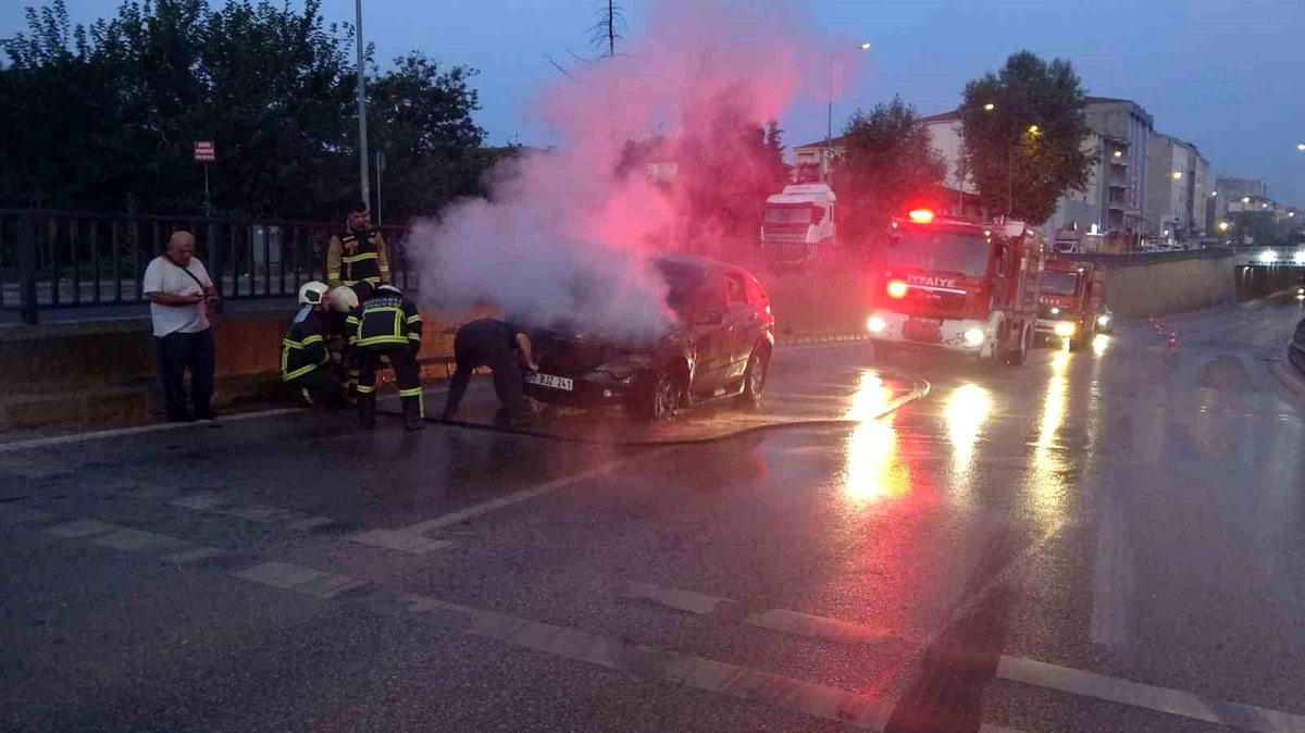 Kocaeli\'de Satın Alınan Cipte Yangın Çıktı