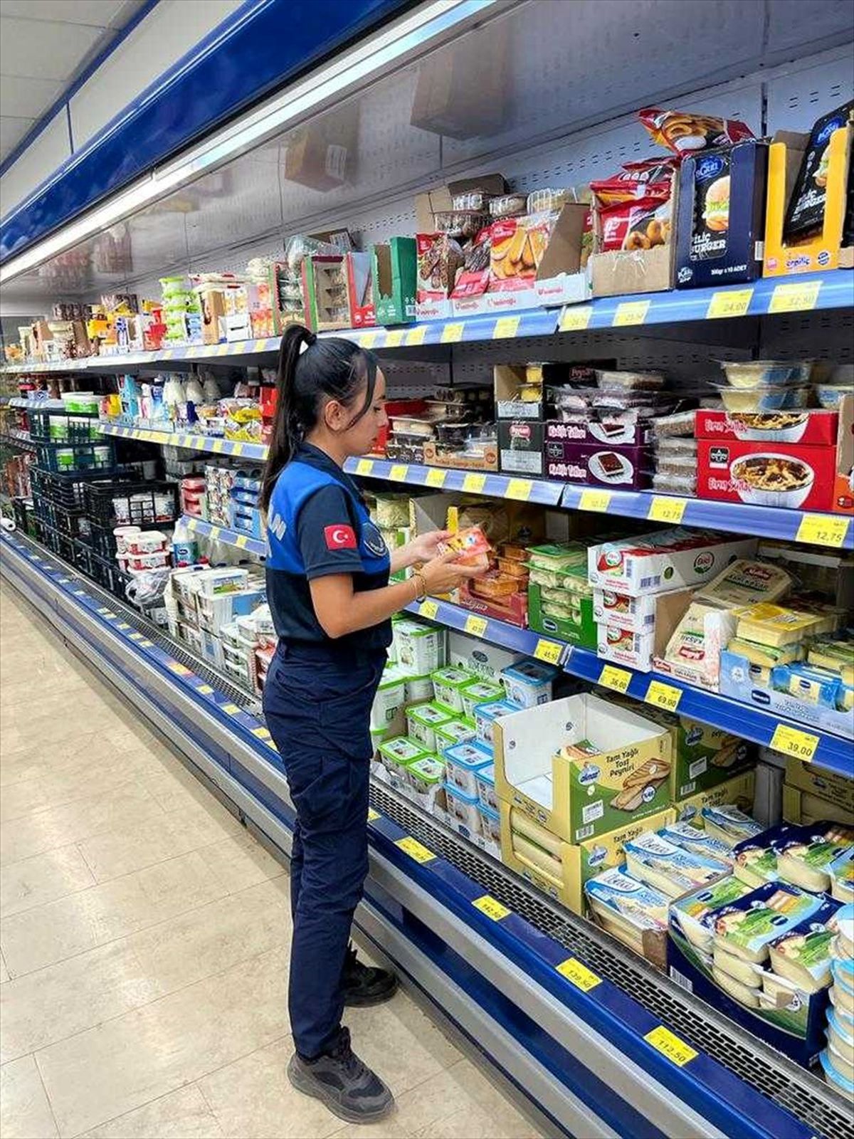 Kırıkkale\'de Zabıta Denetiminde Son Kullanma Tarihi Geçmiş Ürünler Bulundu