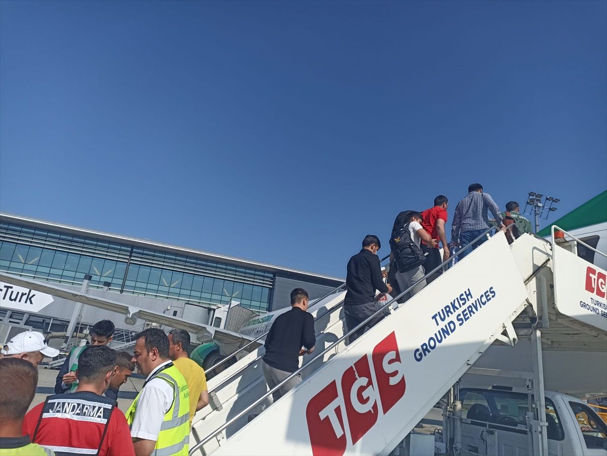 Kocaeli\'de 29 düzensiz göçmen ülkelerine gönderildi