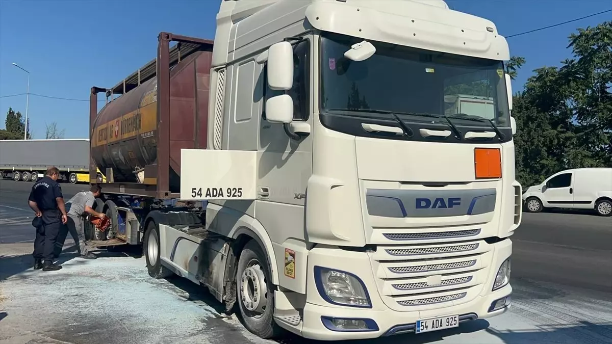 Gebze\'de seyir halindeki tırda çıkan yangın söndürüldü