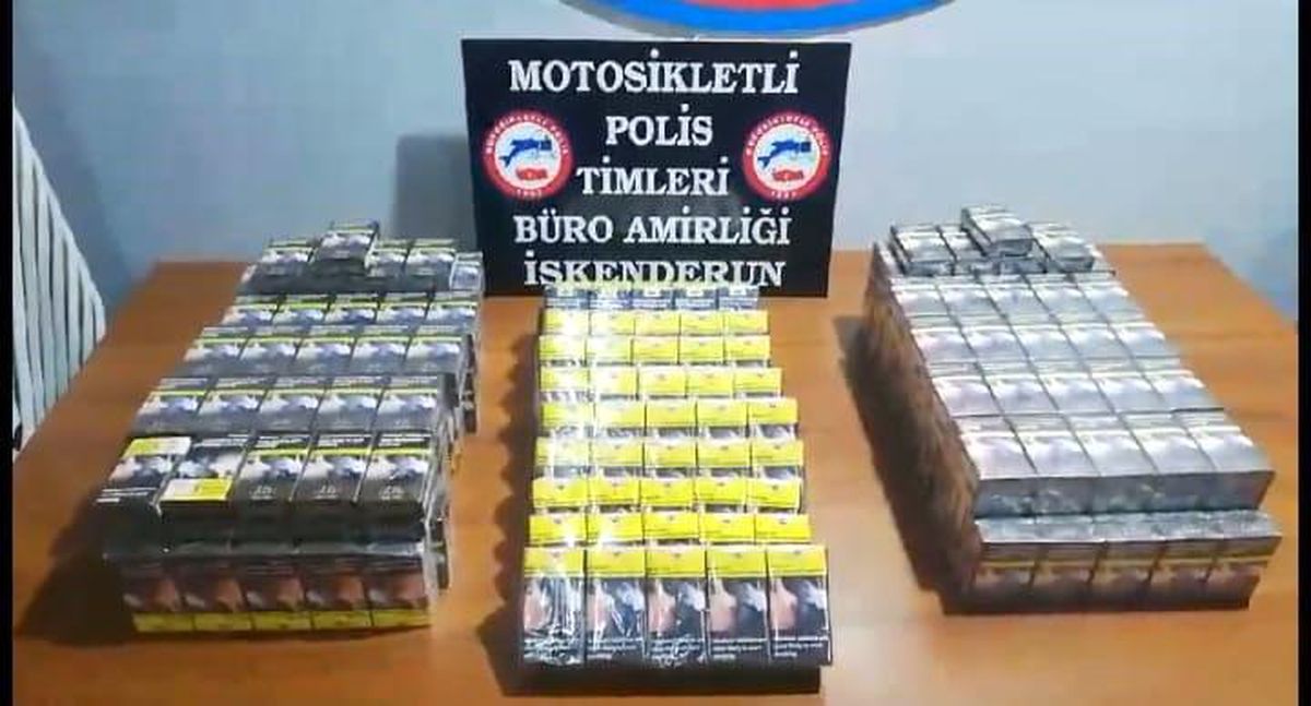 Hatay\'da polis, \'dur\' ihtarına uymayan motosikleti kovalamaca sonucu yakaladı, 400 paket kaçak sigara ele geçirildi