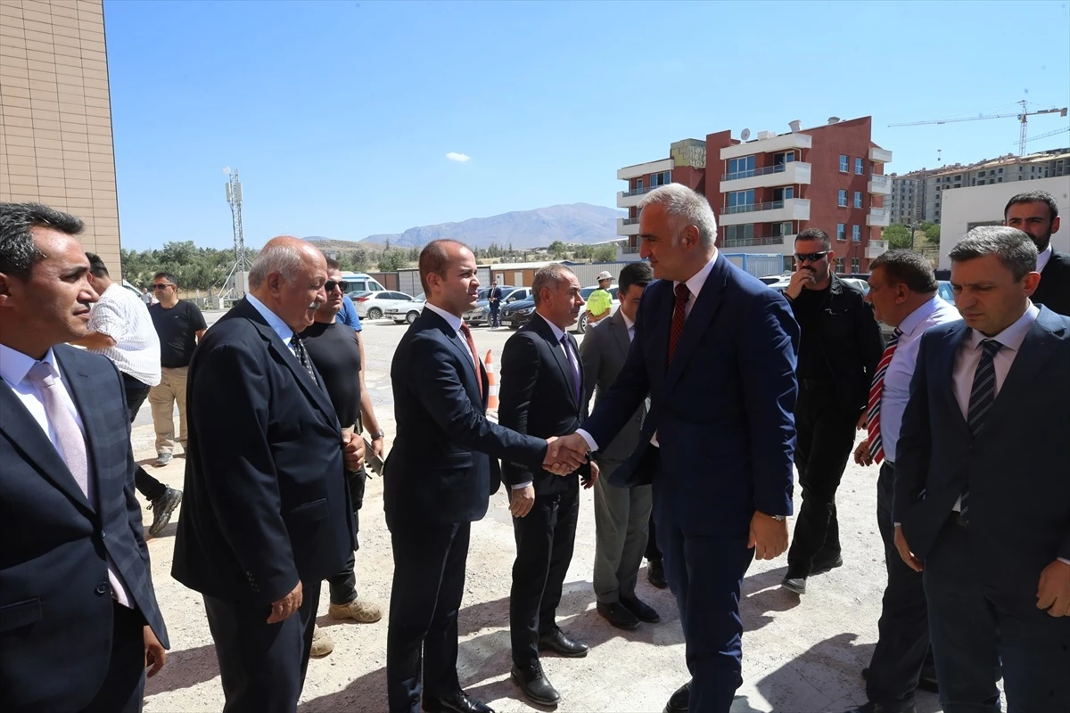 Kültür ve Turizm Bakanı Malatya\'da depremzedelerle buluştu