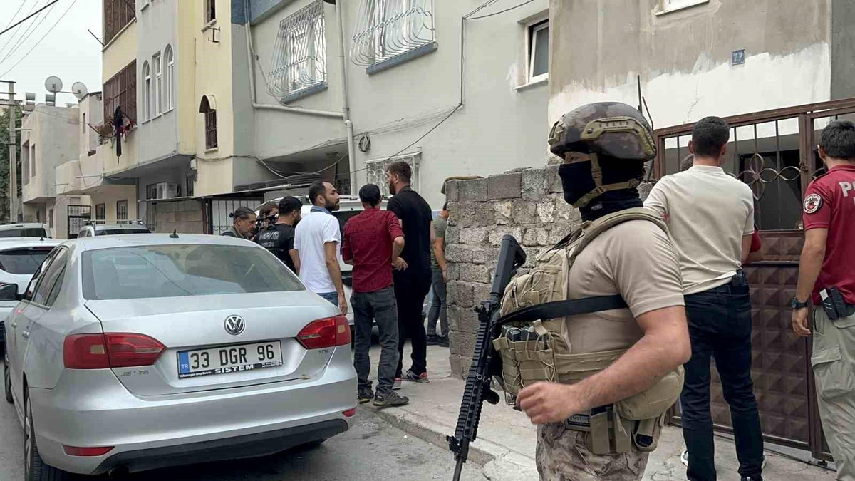 Mersin\'de Uyuşturucu Satıcılarına Operasyon: 37 Şüpheli Gözaltına Alındı