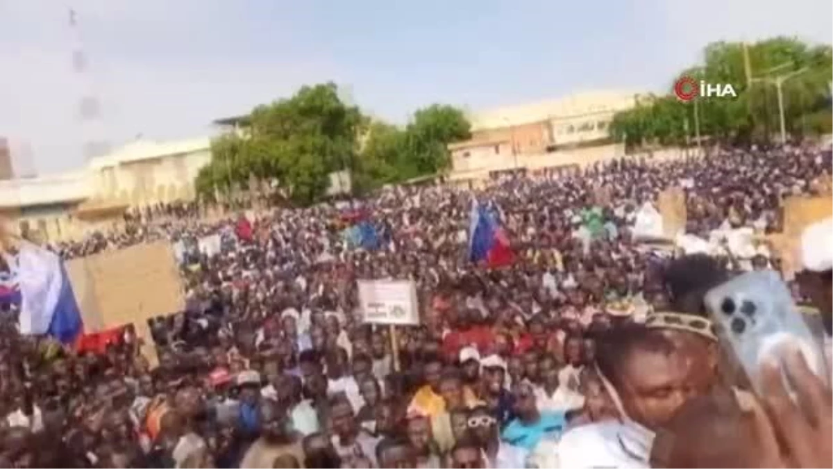 Nijer\'de Bağımsızlık Günü\'nde yüzlerce kişi sokağa çıktı