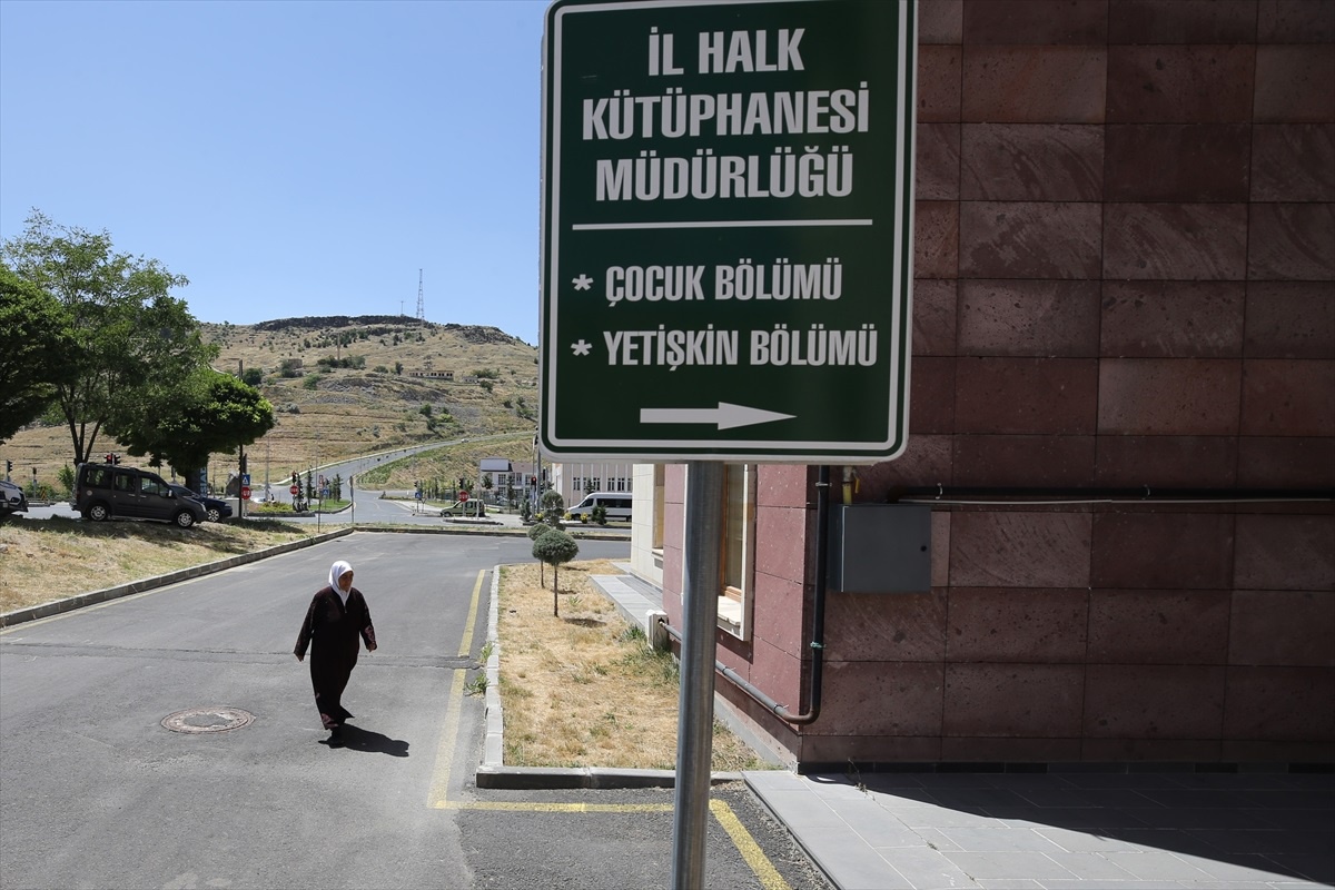 67 yaşındaki kadının kitaplara olan tutkusu