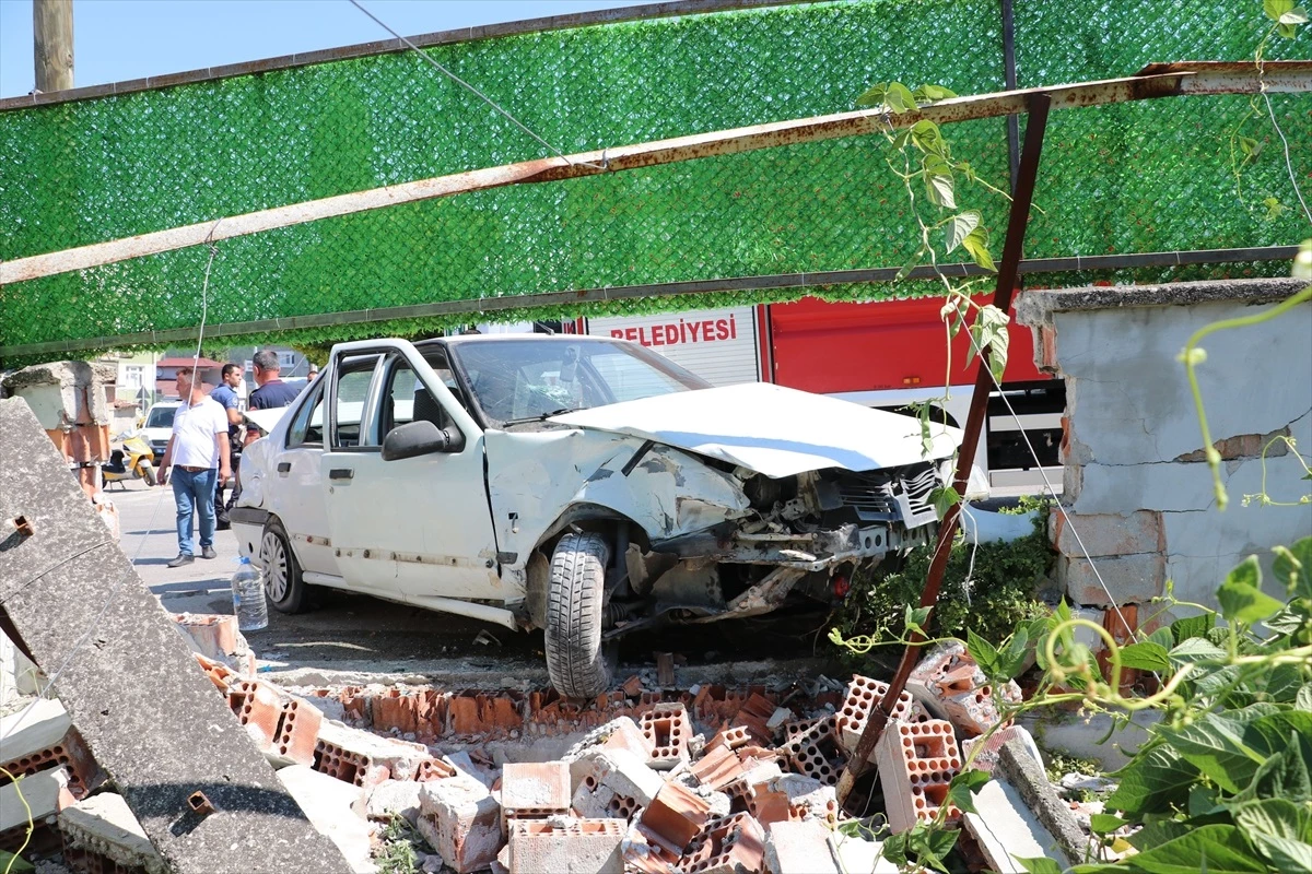 Samsun Havza\'da otomobil ile hafif ticari araç çarpıştı: 1\'i bebek 3 kişi yaralandı