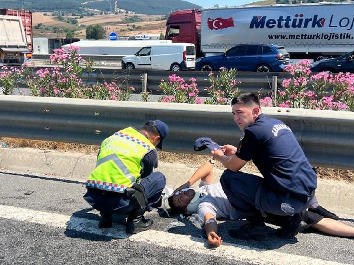 Kuzey Marmara Otoyolu\'nda TIR ve cip çarpıştı: 5 yaralı