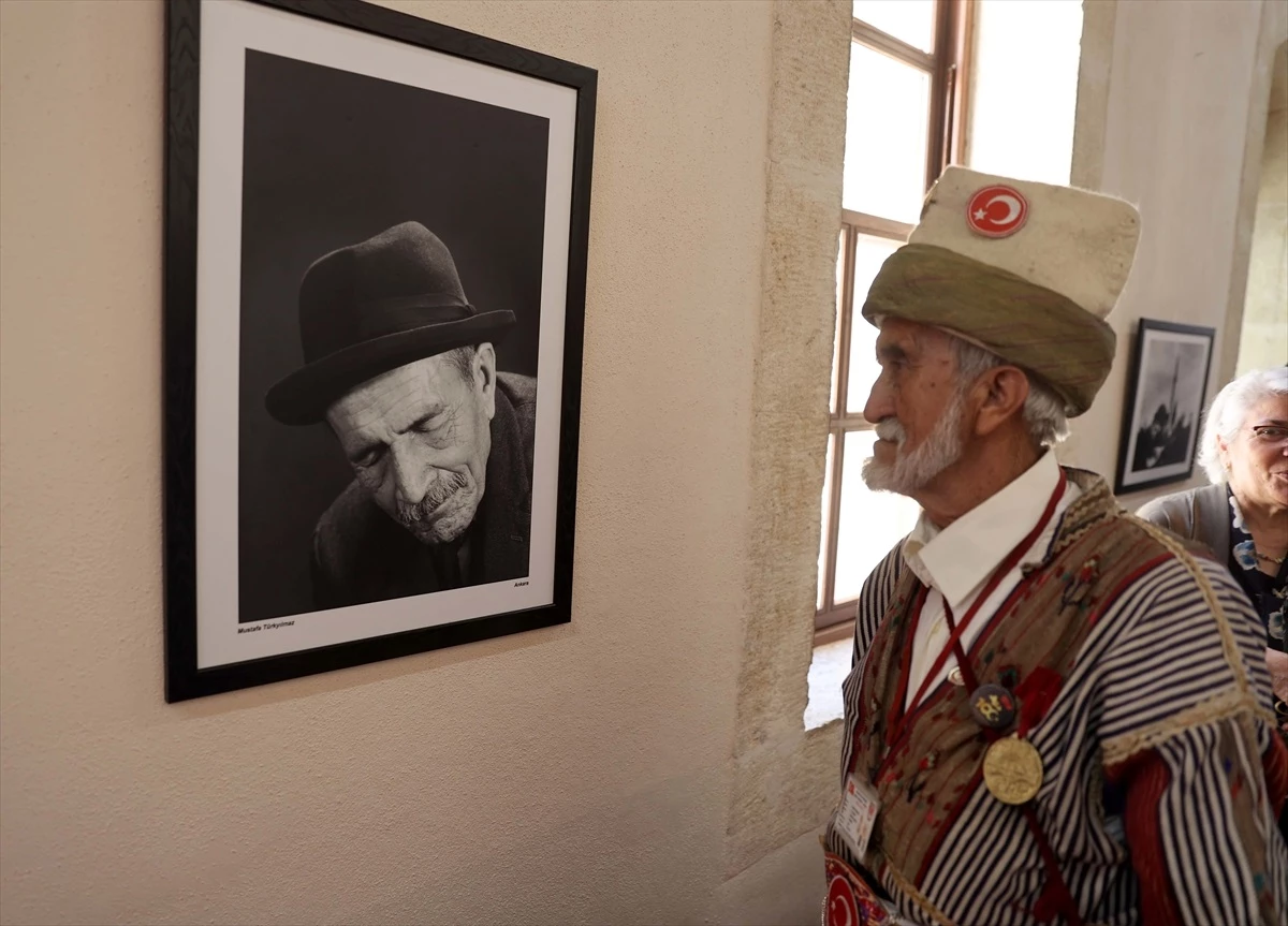 Sivas\'ta "Basında ve Ustaların Objektifinden Aşık Veysel" fotoğraf sergisi açıldı
