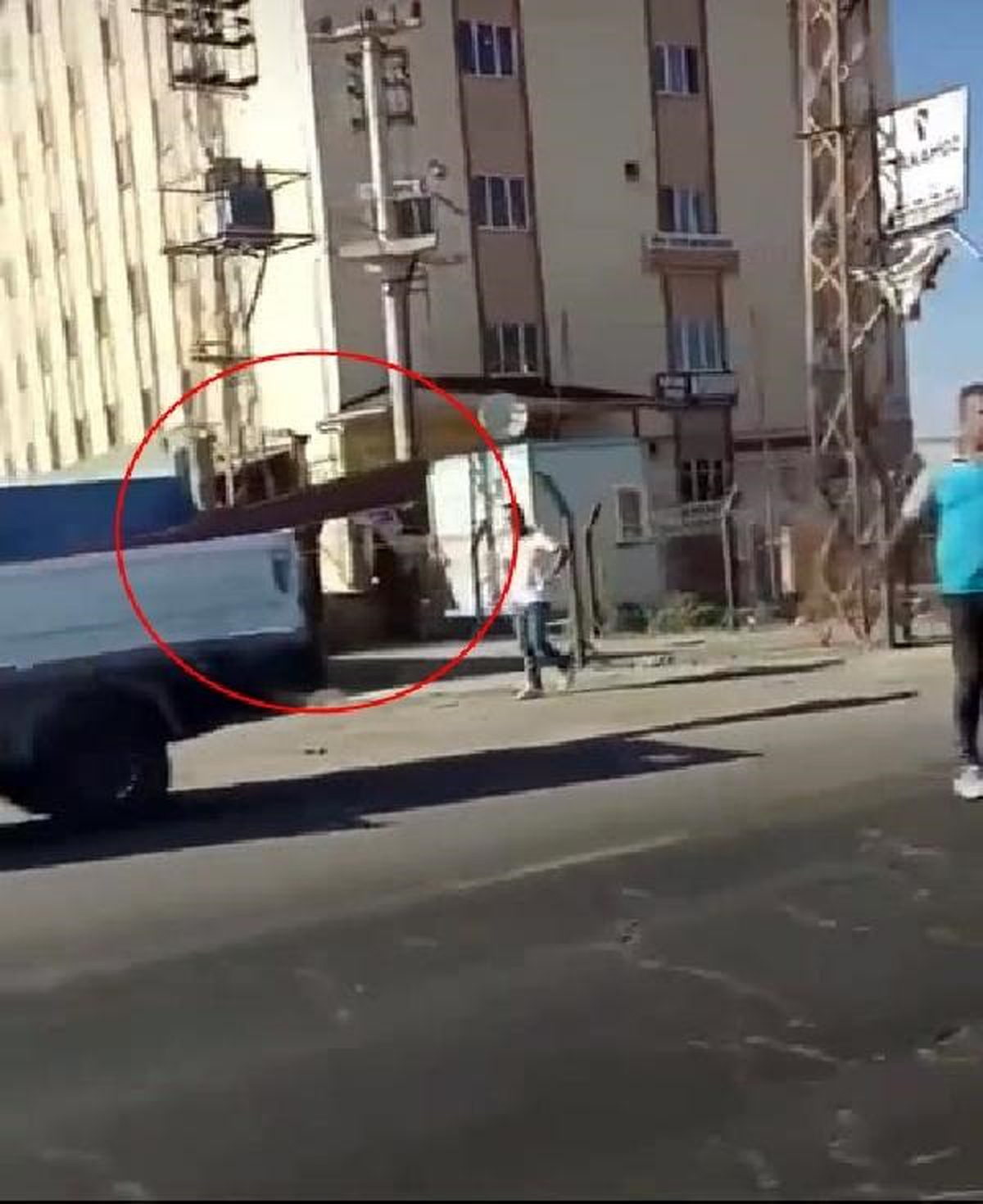 Batman\'da TIR\'ın Arkasından Çarpan Kamyonetin Sürücüsü Hayatını Kaybetti