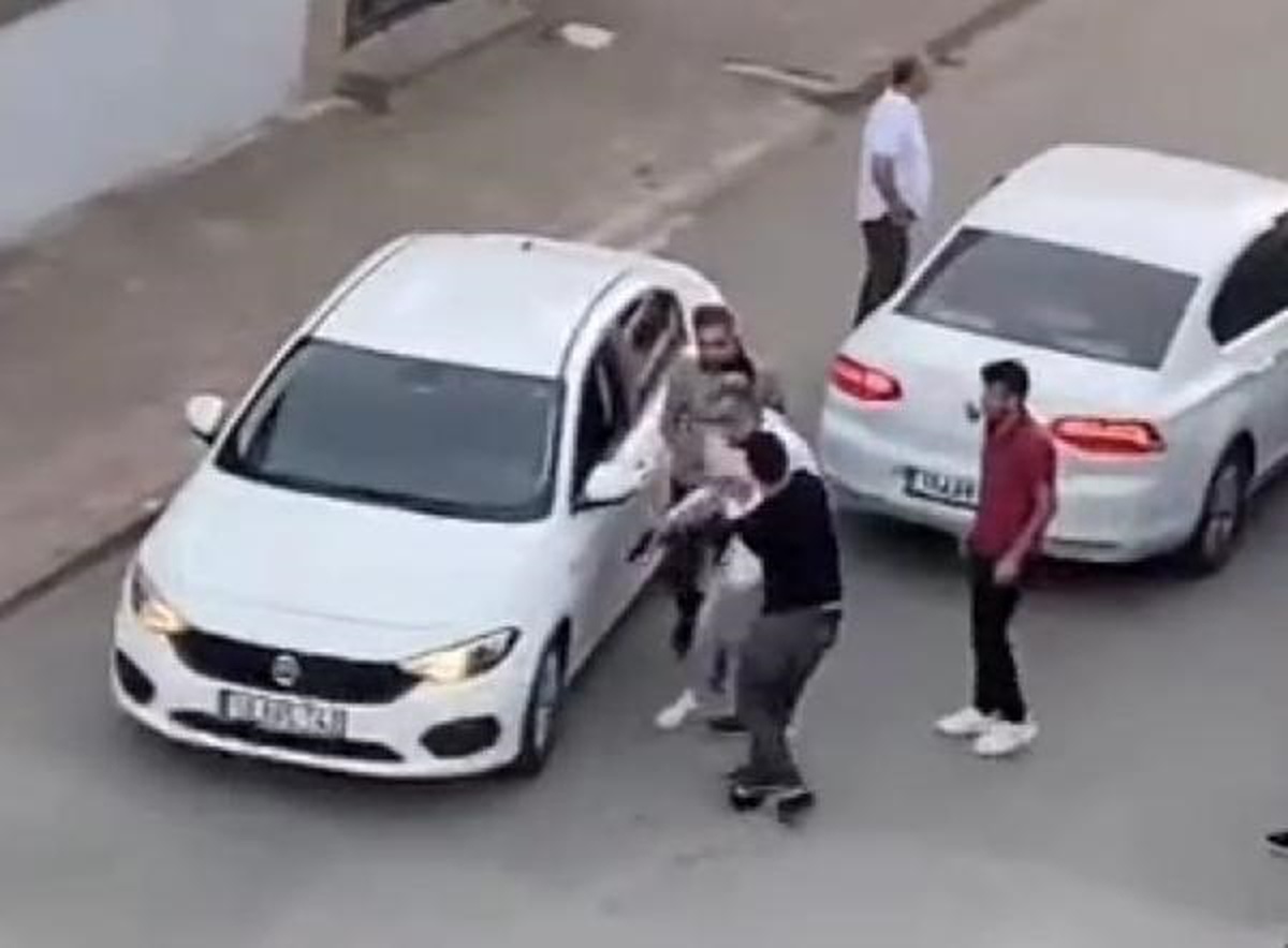 Baba ve Oğul, Yol Vermeme Tartışması Sonucu Motosikletli Kuryeyi Darbetti