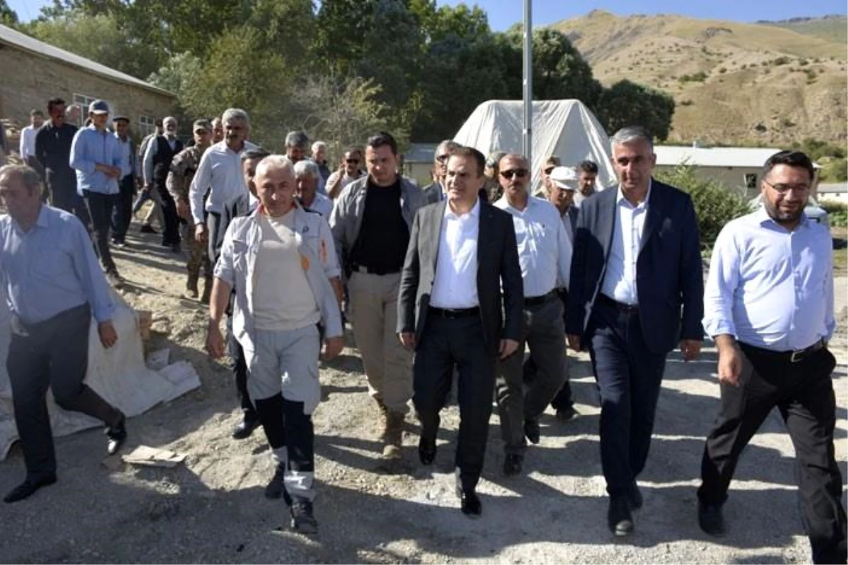 Hakkari Valisi ve Belediye Başkan Vekili İdris Akbıyık, Kaymaklı köyünde cami ve Kur\'an kursu inşaatını inceledi