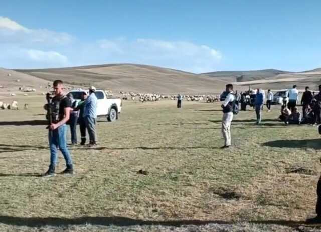 Van'ın serinlemek için su kuyusuna giren 2 çocuk hayatını kaybetti Van'ın serinlemek için su kuyusuna giren 2 çocuk hayatını kaybetti