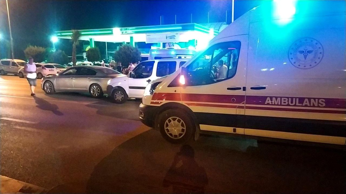 Denizli-Antalya Karayolunda Zincirleme Trafik Kazası: 3 Yaralı