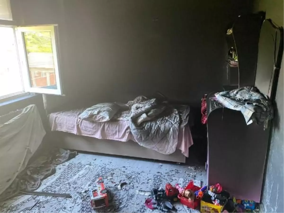 Zonguldak'ta 3 Katlı Binada Yangın: Daire Kullanılamaz Hale Geldi