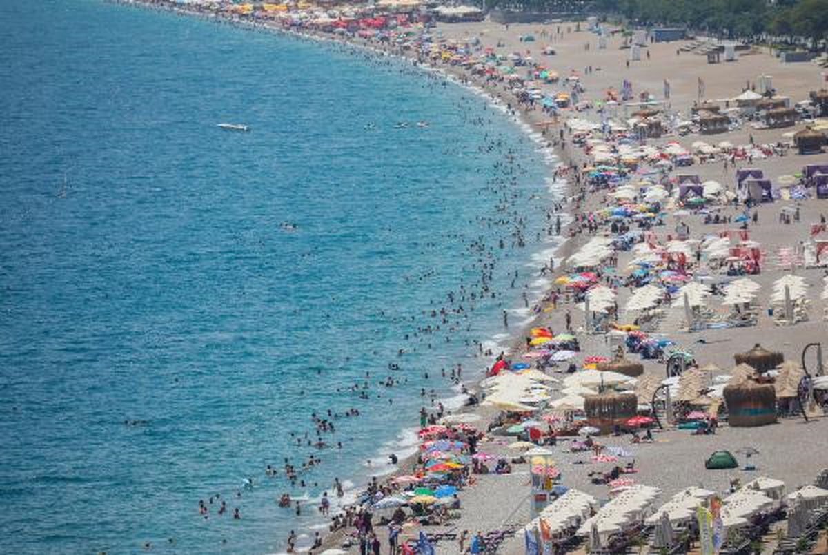 Akdeniz\'in Yüzey Suyu Sıcaklığı Rekor Seviyeye Ulaştı