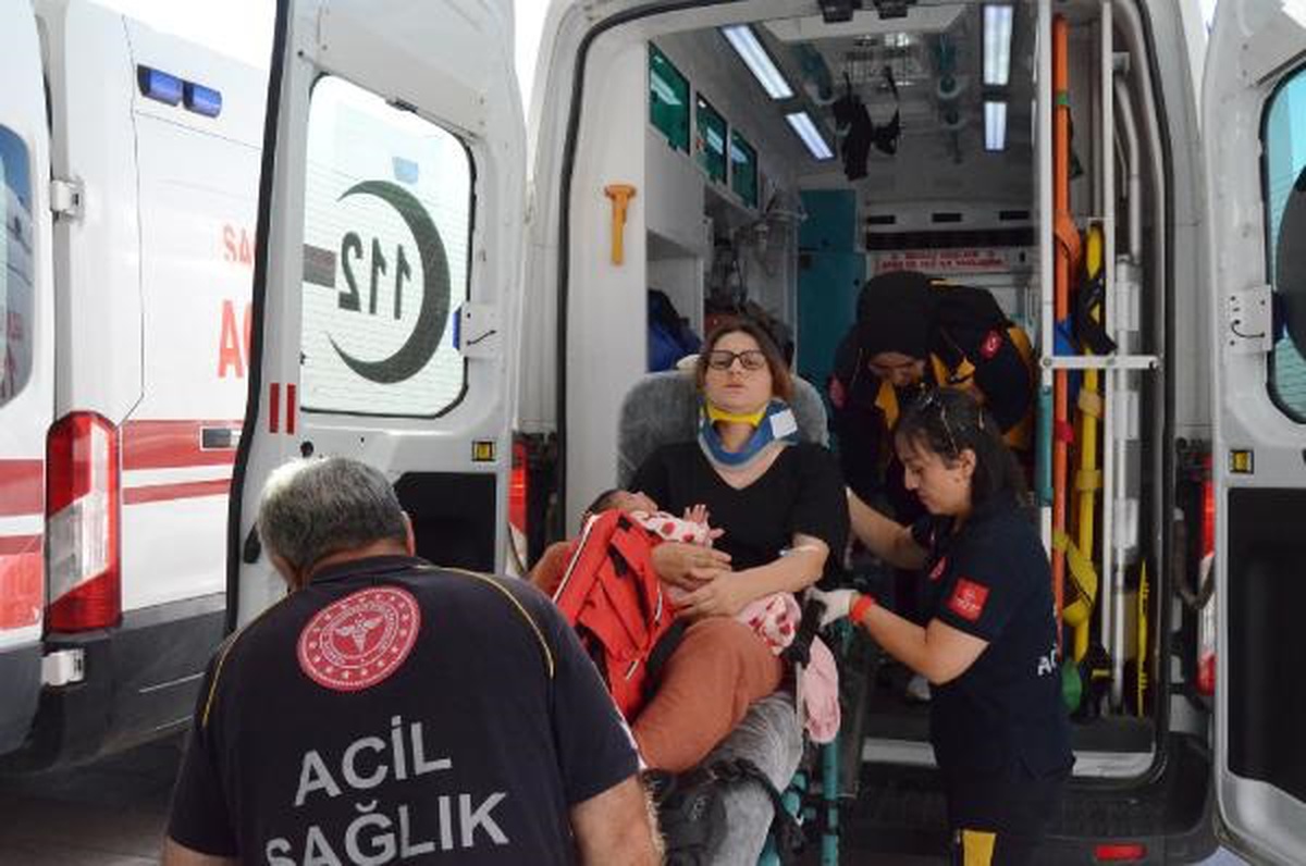 Aksaray\'da İki Otomobilin Çarpıştığı Kazada 6 Kişi Yaralandı