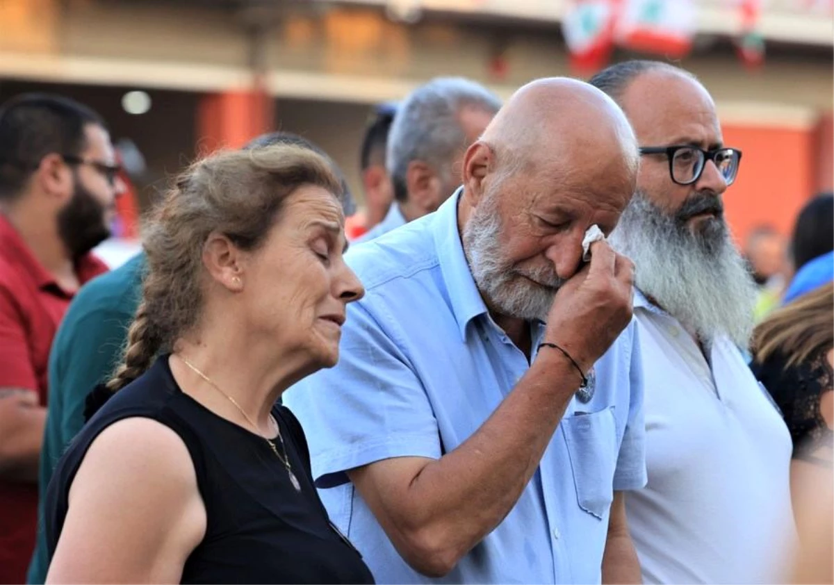 Lübnanlılar, Beyrut Limanı patlamasında hayatını kaybedenleri anma törenleri düzenledi
