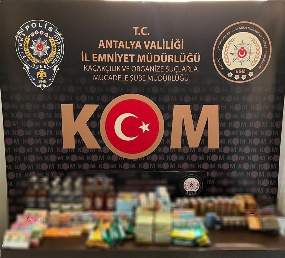 Antalya\'da düzenlenen operasyonda 13 şüpheli yakalandı