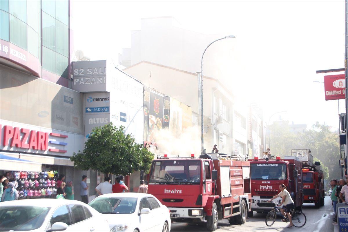 Antalya\'da restoranda çıkan yangın söndürüldü