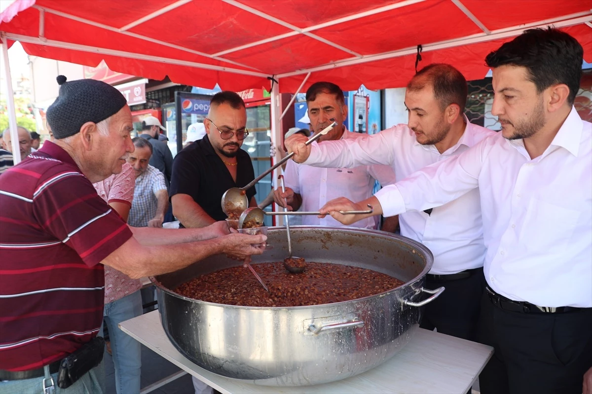 Ayaş Belediyesi, Muharrem Ayı\'nda Vatandaşlara Aşure İkram Etti