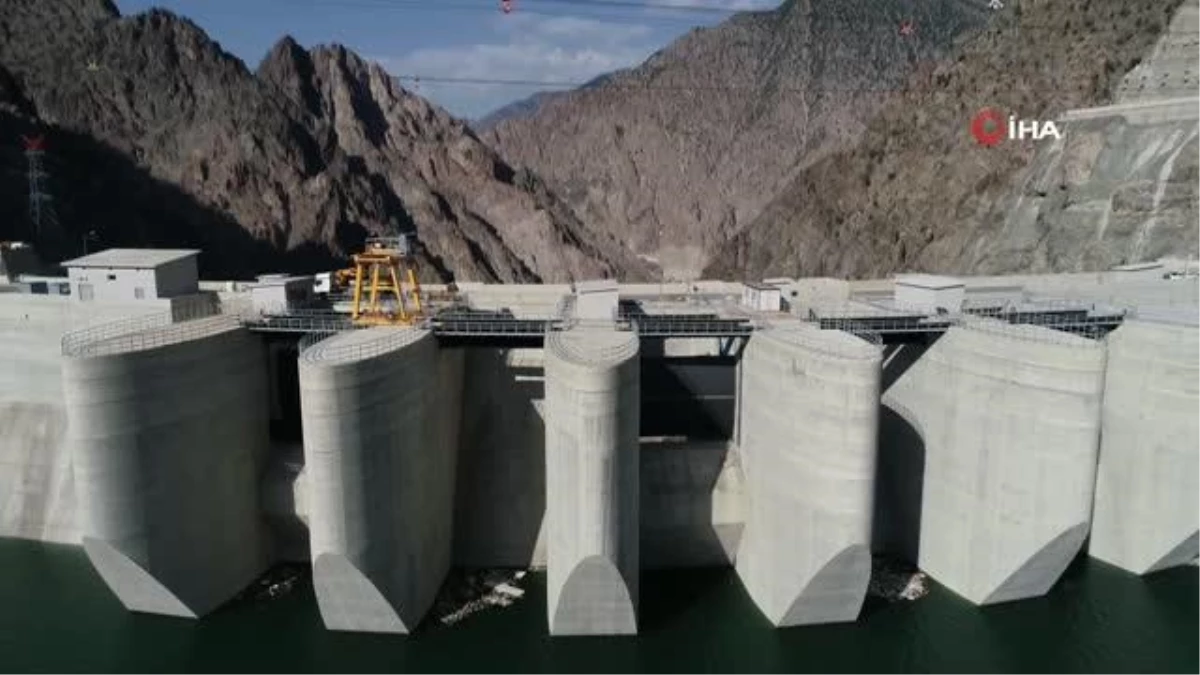 Bakan Bayraktar: Yusufeli Barajı ve HES\'te elektrik üretimi test aşamasına başlıyor