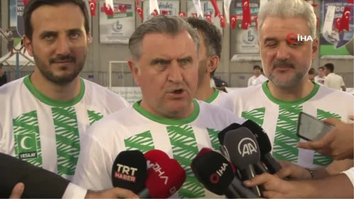 Bakan Osman Aşkın Bak, \'Şöhretler Karması\' maçında sahaya çıktı