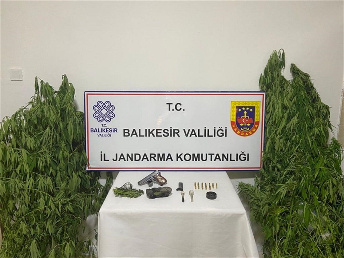 Balıkesir\'de Uyuşturucu Operasyonu: 8 Şüpheli Gözaltına Alındı