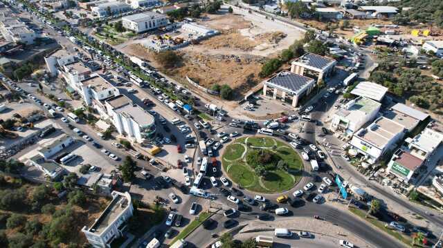 Bodrum'da ana isale hattı patladı! Trafik kilitlendi